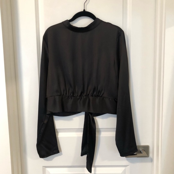 NWT Strut & Bolt Satin Tie-back Blouse - Picture 2 of 7